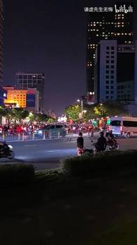 越南球迷街头庆祝，这大半夜的不睡还按喇叭🤣